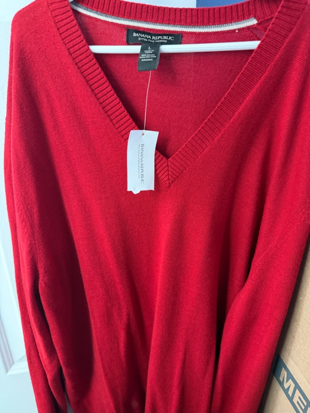 Banana Republic mens V-Neck Sweater in  Red w tags - Picture 2 of 2